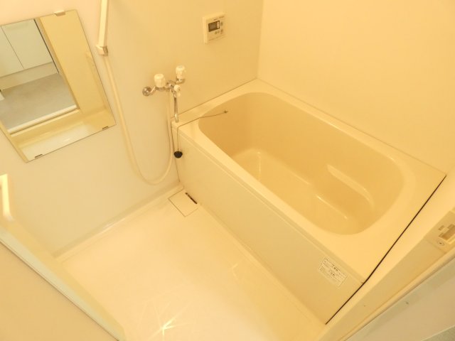 バス・シャワールーム　綺麗な浴室でございます。