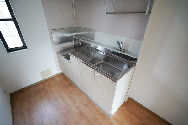 キッチン　同じ敷地内の別の部屋