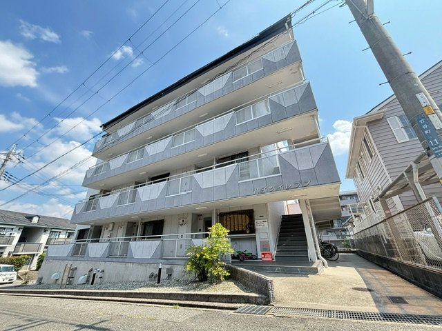 吹田市竹谷町のマンションの建物外観