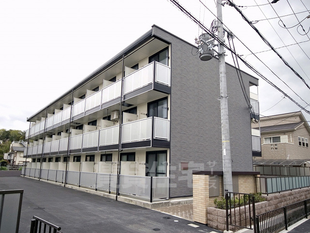 茨木市見付山のマンションの建物外観