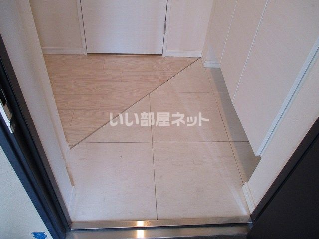 【S-RESIDENCE神戸元町の玄関】