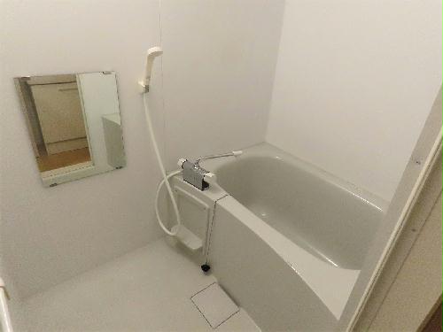 バス・シャワールーム　お風呂、トイレは完全別です