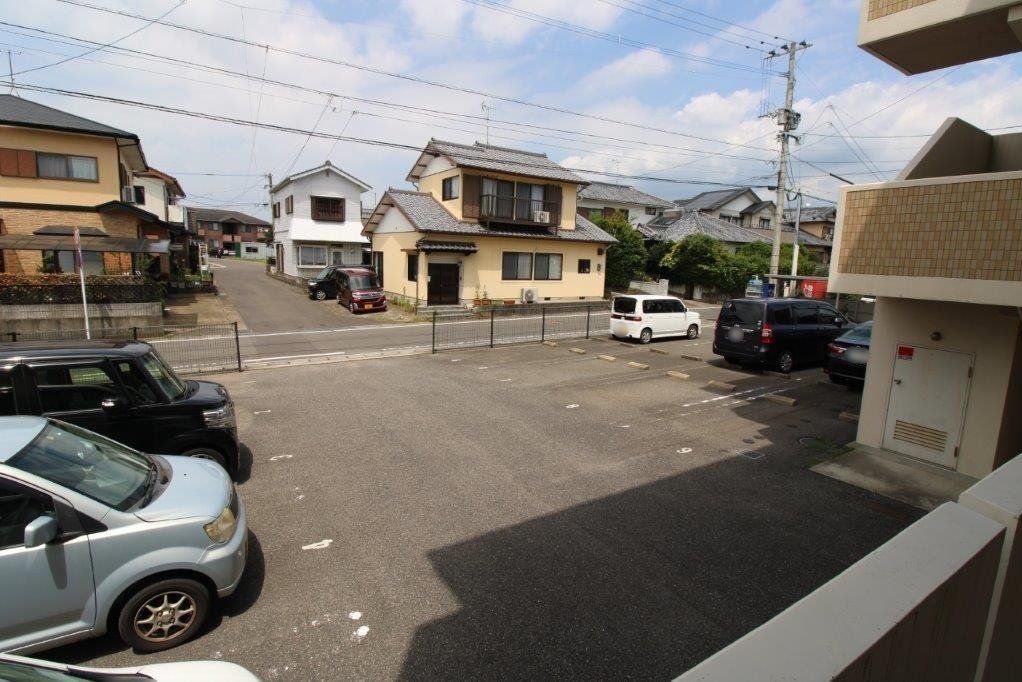 【カルディア田崎壱番館の駐車場】