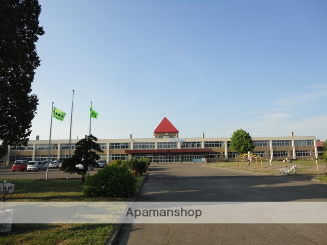 小学校　滝川西小学校（小学校）まで650m