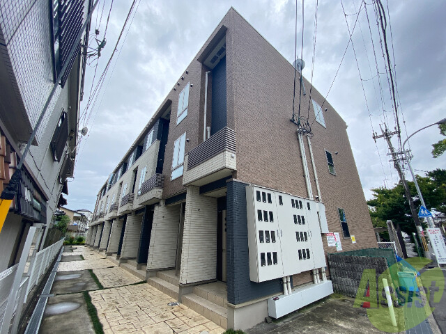 【摂津市鳥飼西のアパートの建物外観】