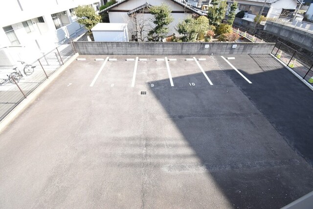 駐車場　駐車場