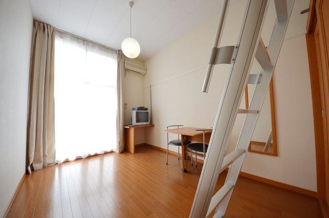 居室・リビング　☆家具付きのお部屋です☆