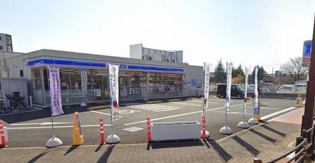 コンビニ　ローソン上北台駅前店（コンビニ）まで213m