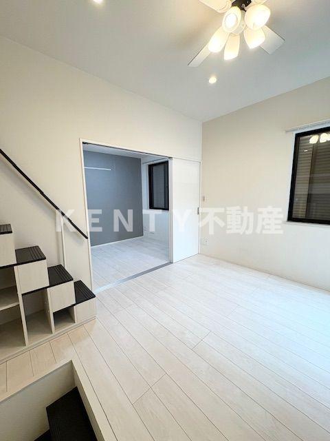 居室・リビング　こちらの居間で趣味の時間をお楽しみください