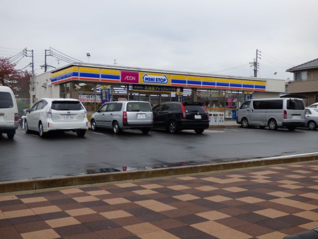 コンビニ　ミニストップ（コンビニ）まで330m