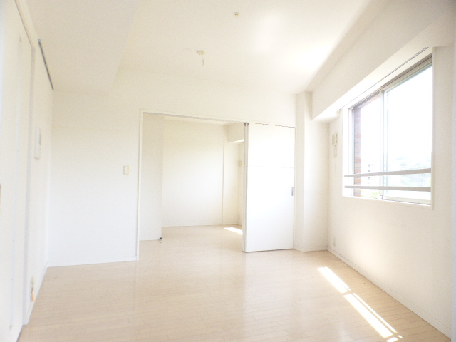 居室・リビング　※別部屋の参考写真です。