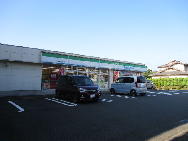 コンビニ　ファミリーマート 秀栄高専通り店（コンビニ）まで690m