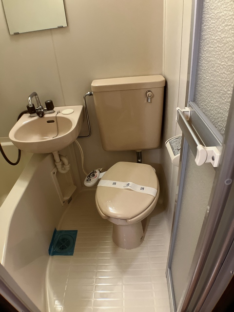 トイレ　※温水洗浄便座は残置物。