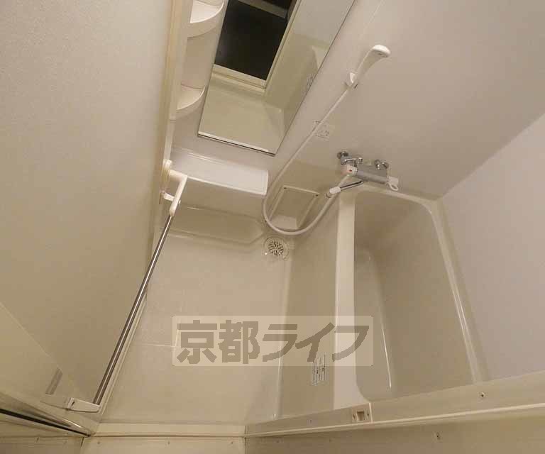 バス・シャワールーム　バスルームです