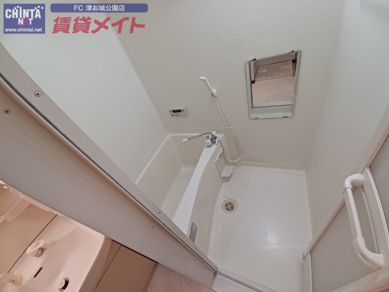 バス・シャワールーム　別部屋の写真です