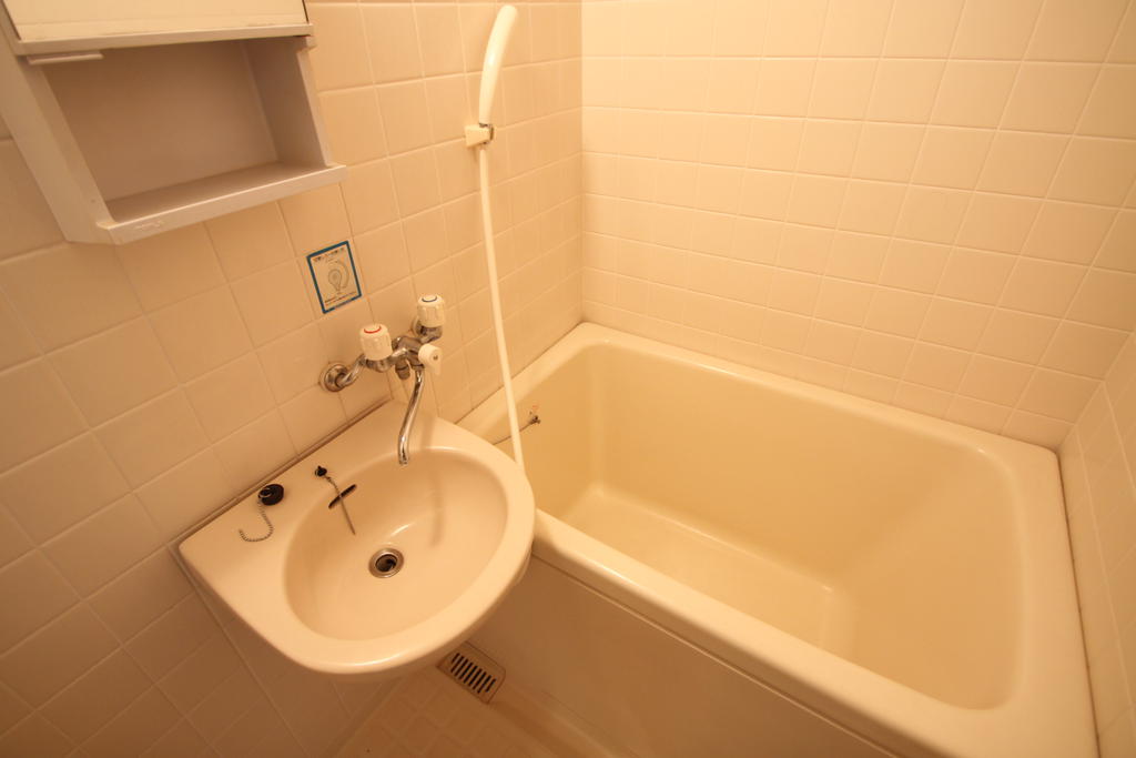 バス・シャワールーム　清潔感あるお風呂です。