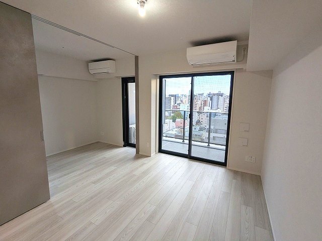 居室・リビング　エアコン3台付、リビングには高性能エアコン、インターネットW