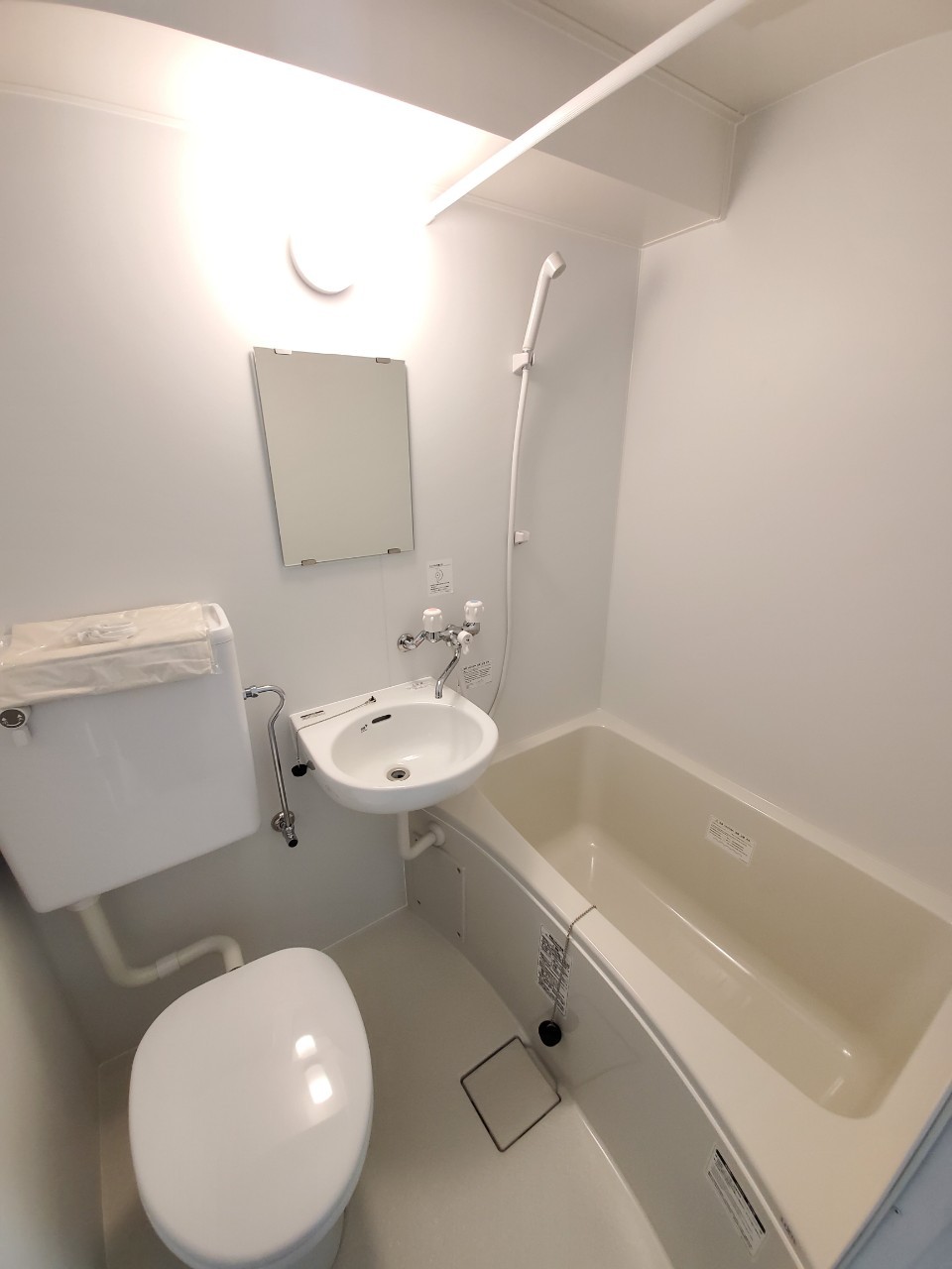 バス・シャワールーム　3点ユニット式バスルーム