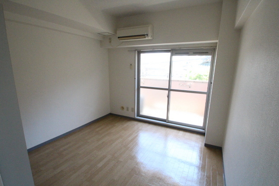 居室・リビング　※別号室の写真です