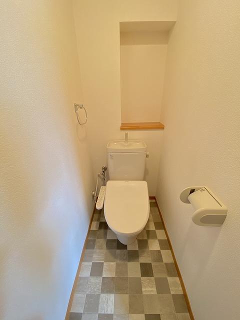 トイレ　※写真は別号室のものになります。現状優先でお願い致します。