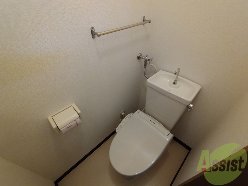 トイレ　こちらはトイレです。清潔感があり、安心して使用できます。