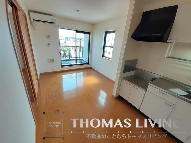 居室・リビング　2面採光で日当たり良好ですよ。