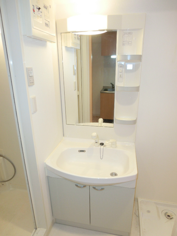 洗面設備　※同マンション別部屋の参考写真です。