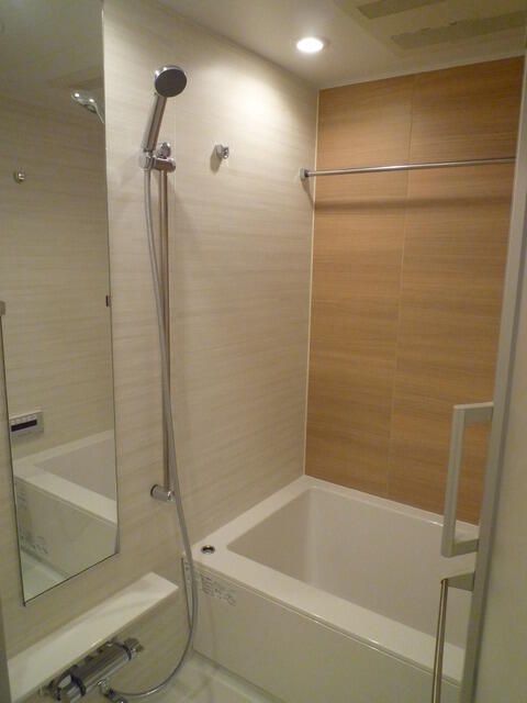 バス・シャワールーム　ゆったり過ごせるお風呂です