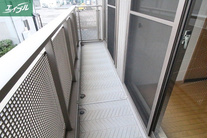 バルコニー　広々バルコニー