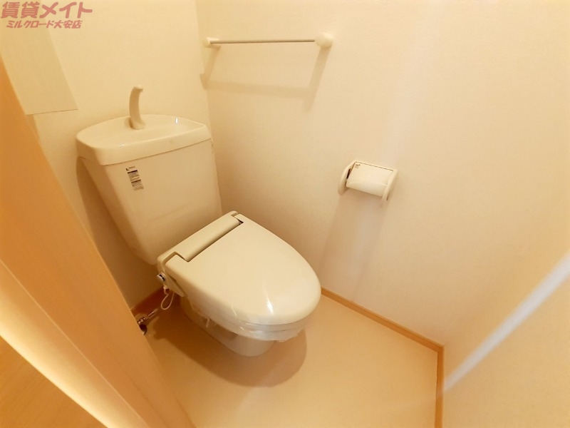 トイレ　別部屋参考写真です。