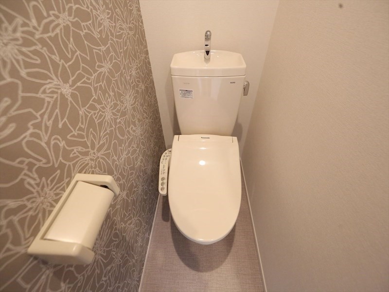 トイレ　温水洗浄暖房便座付トイレ　同仕様写真