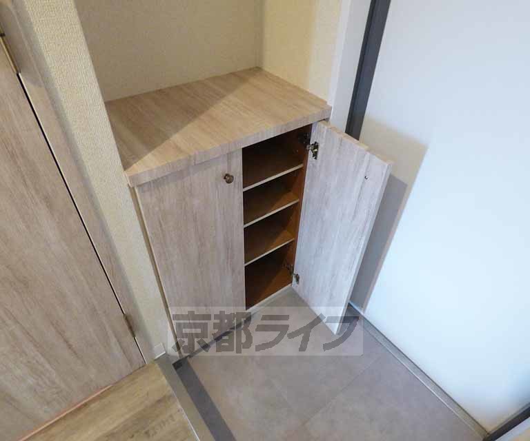 その他設備　下駄箱有ります。