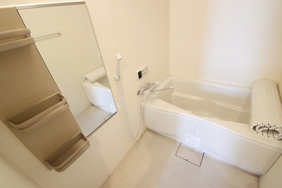 バス・シャワールーム　※別部屋の写真です