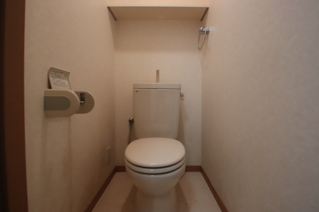 トイレ　※別室の参考写真の為、現況優先です。