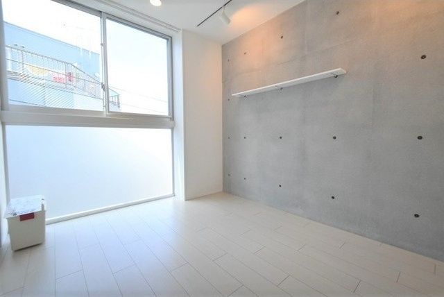 バルコニー　内装コンクリート仕様