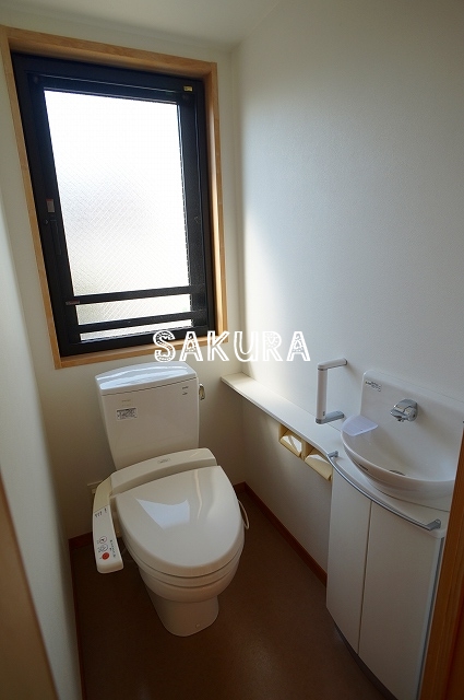 トイレ　嬉しい温水洗浄便座♪