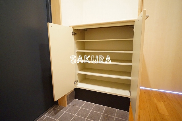 玄関　ゆったりとした玄関スペースです♪