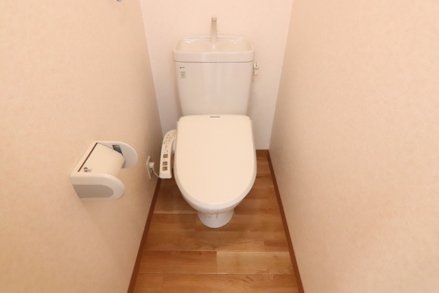 トイレ　※別室の参考写真の為、現況優先です。