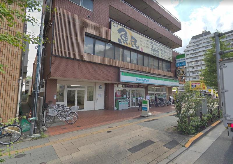 コンビニ　ファミリーマート北綾瀬駅前店（コンビニ）まで210m