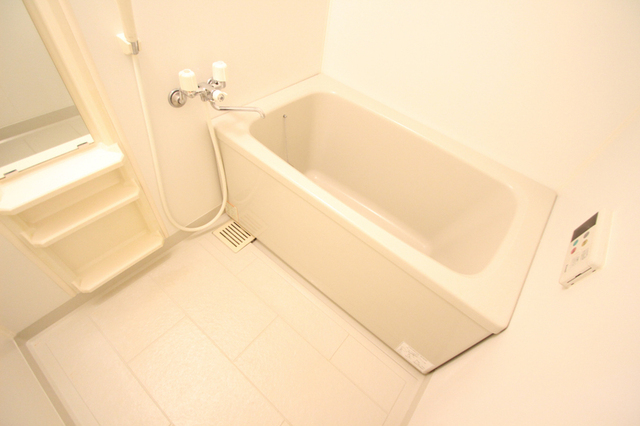 バス・シャワールーム　清潔感のあるバスルーム