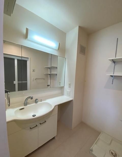 洗面設備　2人並んで同時に身支度が可能です