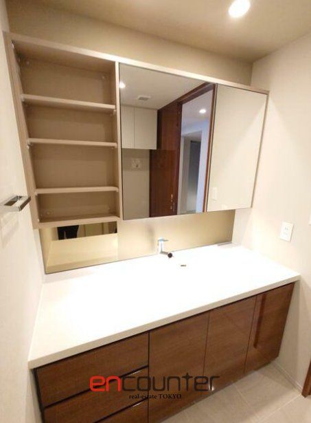 洗面設備　※同マンション別室参考写真