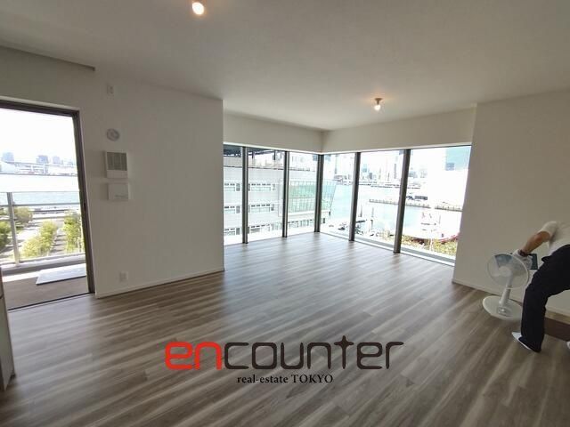 居室・リビング　※同マンション別室参考写真