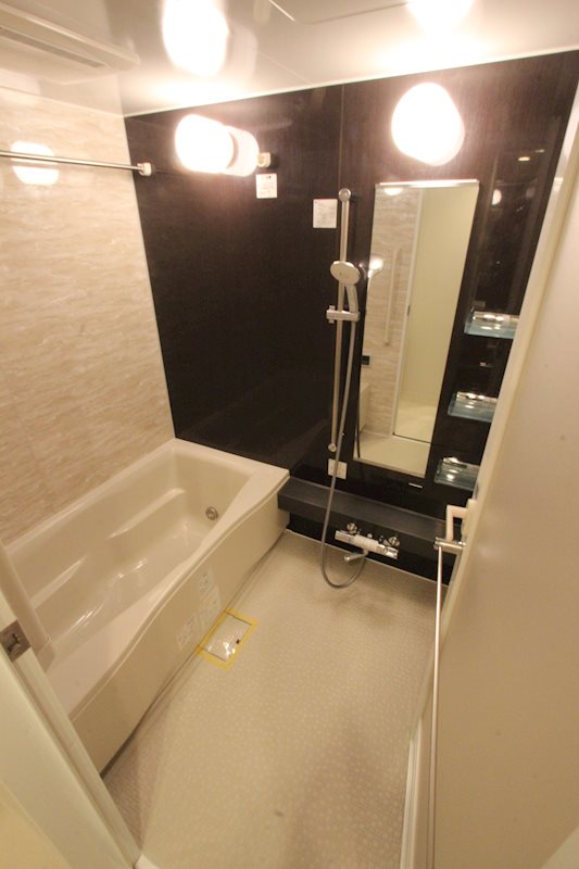 バス・シャワールーム　1418タイプの浴室★浴室暖房乾燥機・追い焚き給湯完備★