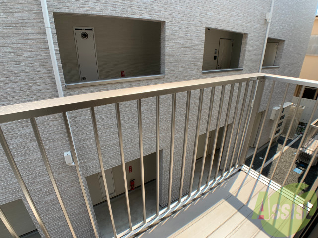 バルコニー　バルコニーには洗濯物がはかどりそうなスペースがあります。