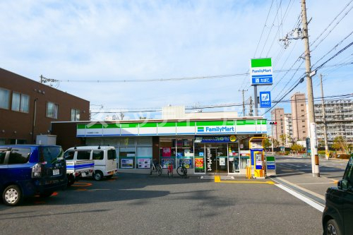 コンビニ　ファミリーマート 中加賀屋二丁目店（コンビニ）まで105m