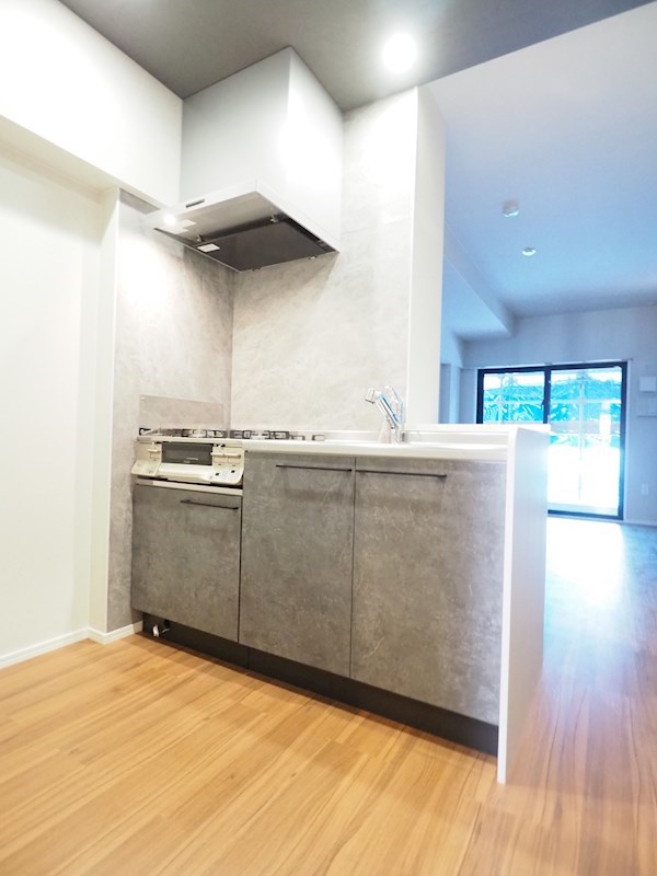 キッチン　カウンタータイプです。