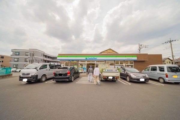 コンビニ　ファミリーマート宇都宮簗瀬四丁目店（コンビニ）まで179m