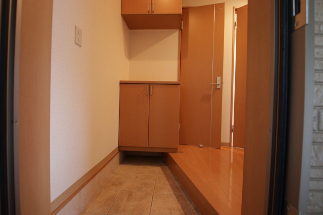 玄関　※他の号室の参考写真です※