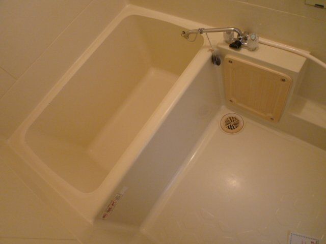 バス・シャワールーム　広めの浴室です。